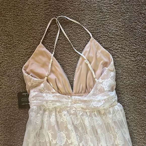 NWT Lulu’s Wedding Dress - Picture 6 of 9